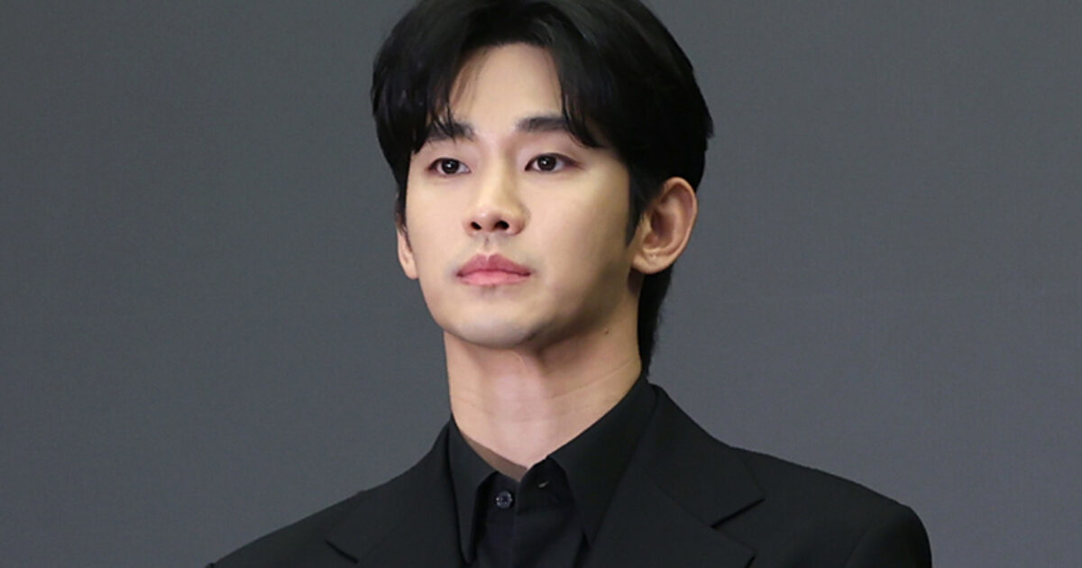 คิมซูฮยอน (Kim Soo Hyun) ถูกพบในสภาพผอมซูบจากคำบอกเล่าพยาน ท่ามกลางคดีความและภาระค่าใช้จ่ายจำนวนมากที่ยังคงดำเนินอยู่