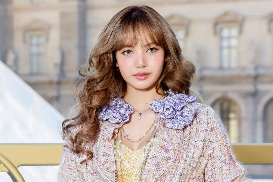 แก้วเตรียมขาดตลาด! หลังชาวเน็ตตาไว เห็น LISA ใช้แก้วลายมินนี่เมาส์จาก Daiso ราคาแค่ 50 บาท