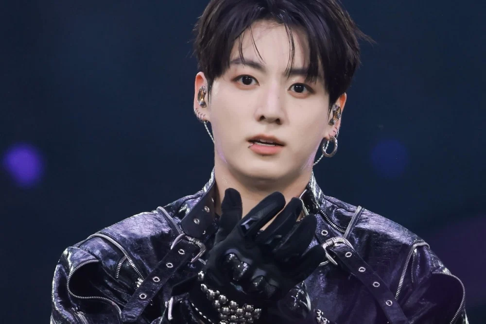 Jungkook (BTS) ขึ้นแท่นศิลปินเกาหลีคนแรก ที่ถูกนำเสนอในหนังสือการศึกษาอเมริกา ตอกย้ำอิทธิพลระดับโลก