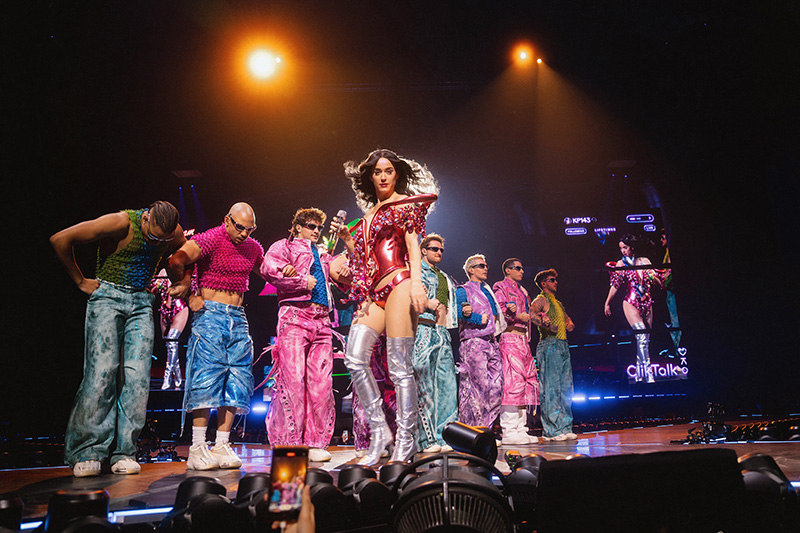 Katy-Perry-The-Lifetimes-Tour-Still-4.jpg