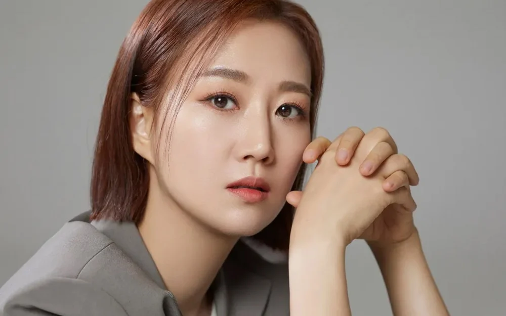 Jang Yoon Jung’s Mother Accused of Fraud After Allegedly Using Singer’s Name to Scam Victims